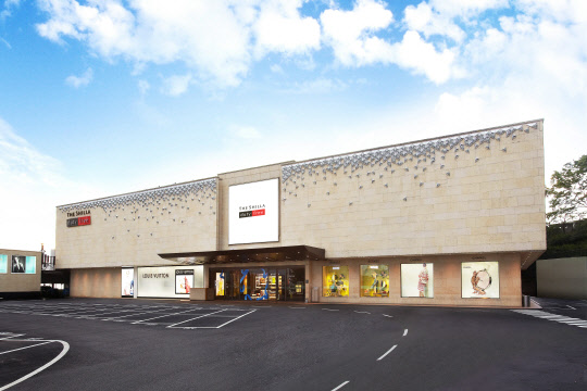 면세업계가 무착륙 국제관광비행객들을 위해 할인 행사를 진행한다. <호텔신라 제공>